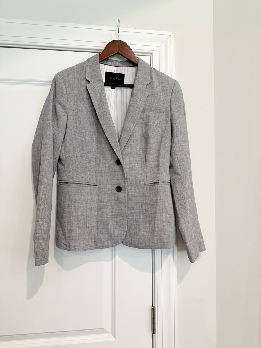 Banana Republic Light Gray Tailored Women's Blazer - Picture 2 of 4